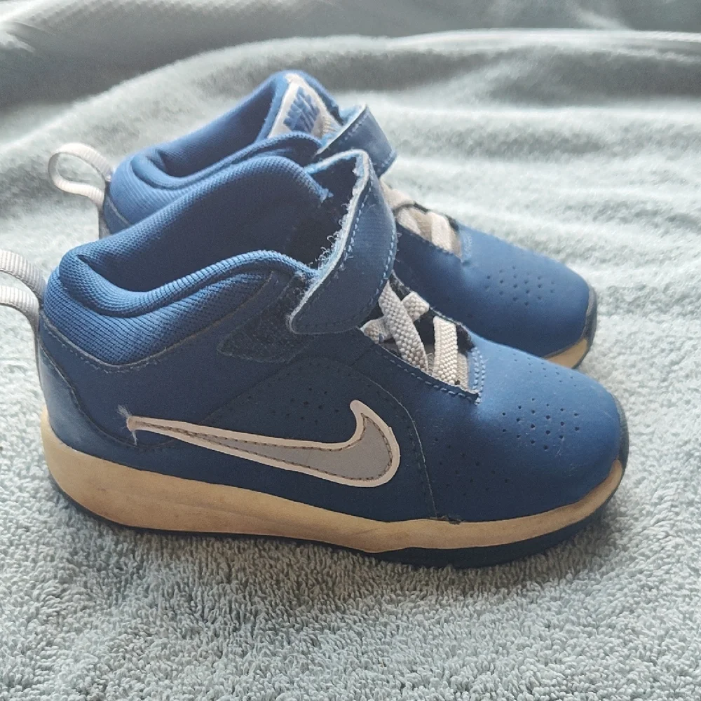 Nike Kids Blue and White Sneakers - Picture 4 of 7